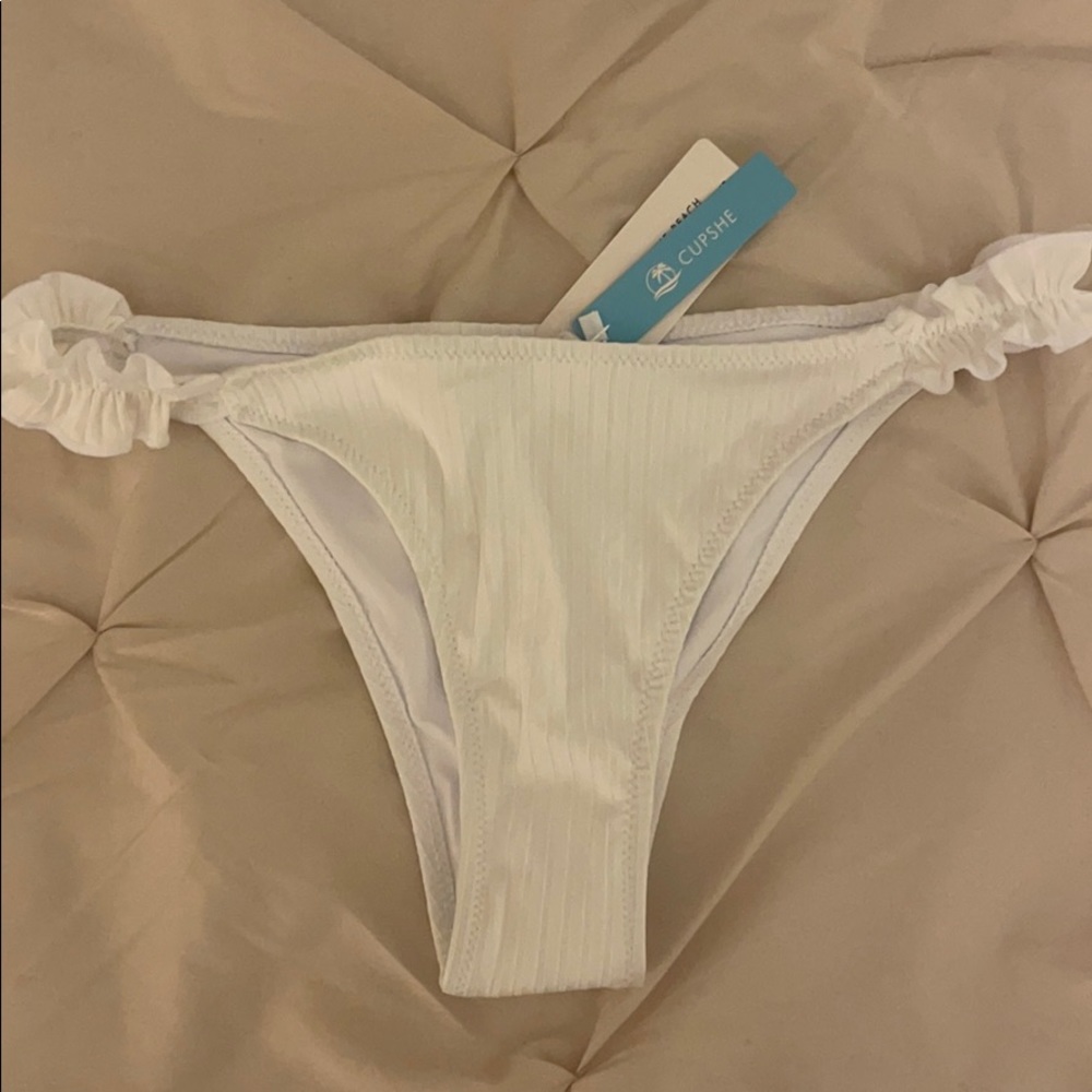 White Ruffle Ribbed Bikini - Picture 3 of 5